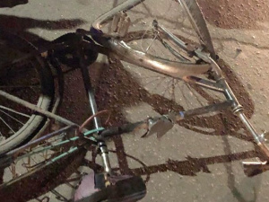 У Мирнограді велосипедист загинув унаслідок наїзду двох автівок. Коментар поліції