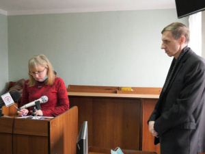 Учитель из Покровска оспаривает в суде отстранение от работы за отказ от вакцинации