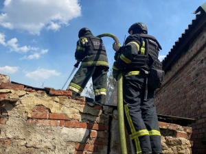 У Гродівці загорівся приватний будинок внаслідок обстрілу