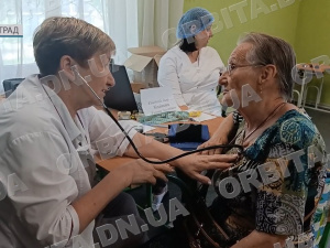 Медики Мирнограда провели виїзний прийом для переселенців у Павлограді