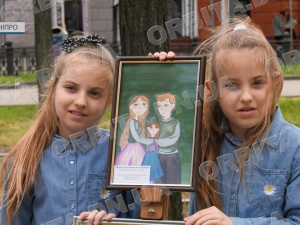 Насилля очима дітей: малюнки юних покровчан презентували в Дніпрі