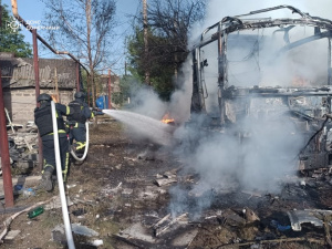 У Покровському районі за добу загорілися два автомобілі, один з них – внаслідок обстрілу