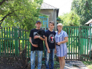 Помогли всем миром: семья из Мирнограда, лишившаяся всего имущества при пожаре, переехала в новый дом