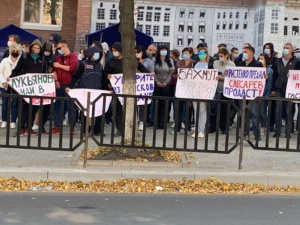 В Бахмуте "Оппозиционный Блок" вышел с пикетом против "гастролеров" в списках ОПЗЖ