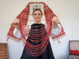 «Скарби зі скрині часу»: етностилістка відтворила традиційне вбрання Донеччини XIX століття
