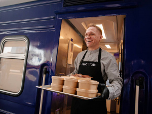 Укрзалізниця створила перший у світі автономний поїзд-кухню Food Train