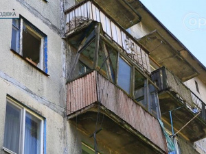 Нічний обстріл Новогродівки: частина міста без світла, пошкоджено 8 будинків
