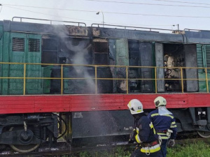 У Добропіллі вогнеборці ліквідували пожежу тепловоза