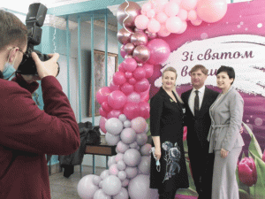 Прекрасных жительниц Мирнограда поздравили с наступающим Женским днем
