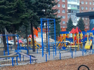 В Покровске покрасят и отремонтируют более 150 детских площадок