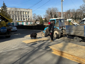 У Покровську триває ліквідація наслідків обстрілу