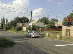 На аварийно опасном перекрестке в Покровске – новые дорожные знаки