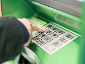 ПриватБанк временно приостановит работу всех банкоматов и терминалов