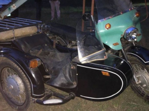 Хотів заїхати на гірку: на Донеччині нетверезий мотоцикліст збив двох дітей