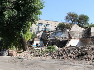 В Мирнограде разбирают сгоревшее здание «Укрпочты» и «Ощадбанка»