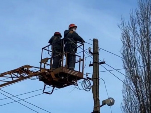 За вихідні енергетики відновили електропостачання 98 населених пунктів