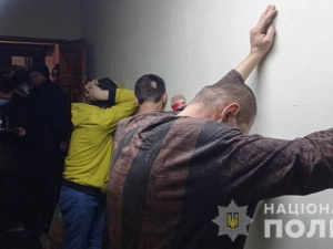 Вінницькі поліцейські припинили діяльність телефонних шахраїв, якими керував ув’язнений