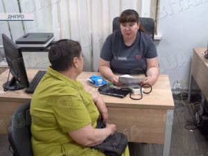 Лікар, консультація та «шафа добра»: підтримка переселенців у Покровському УСЗН