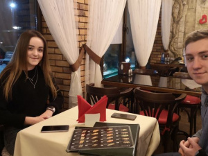 Победители розыгрыша романтического ужина от Telegram-канала Pokrovsk.news получили свой приз