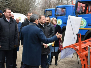 Покровську передано новий сміттєвоз