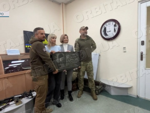 Захисники вивезли з Покровська меморіальну дошку сотнику УНР