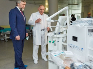 Фонд Вадима Новинского передал Институту сердца аппарат искусственной вентиляции