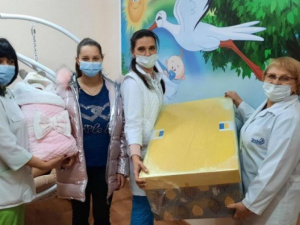 У Донецькій області здійснюється видача «пакунку малюка»