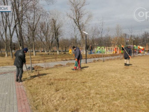 У працівників парку «Ювілейний» Покровська почалися весняні турботи