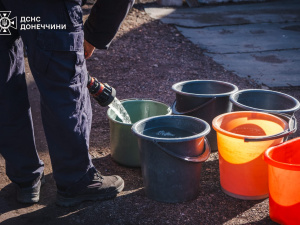 Безкоштовну питну воду сьогодні привезуть у Покровськ та Родинське