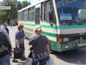 З болем у серці назустріч невідомості: добропільчани масово евакуюються