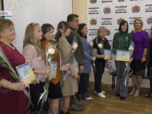 Навчають і єднають: мирноградських освітян вітали з професійним святом
