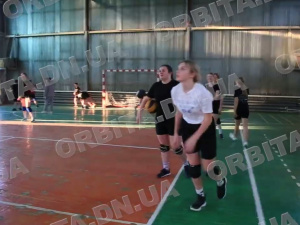 Спортивна гордість Покровська: волейболісти отримали стипендії громади