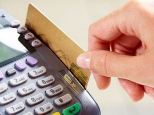 "Наличные на кассе": снять деньги с карточек теперь можно в магазинах и АЗС