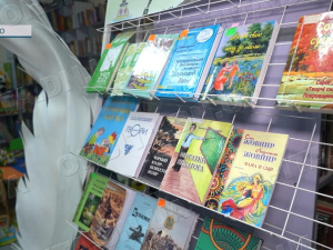 Символічна виставка книг письменників-земляків у Покровській бібліотеці