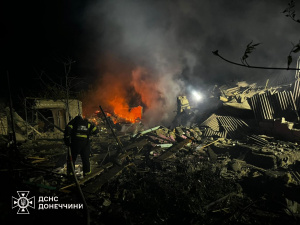 У Родинському та Добропільській ТГ рятувальники ліквідували пожежі, які виникли внаслідок обстрілів