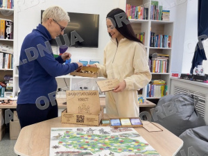 «Закарпатський квест»: переселенки з Донеччини створили крафтову настільну гру