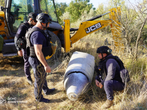 У Покровському районі піротехніки ДСНС вилучили та знищили 1,5-тонну авіабомбу