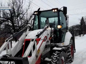 Для комунальників настала складна пора – у Добропіллі борються зі снігом та ожеледицею