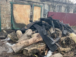 В Покровске жители спасенного от пожара дома благодарят бойцов ГПСЧ-51