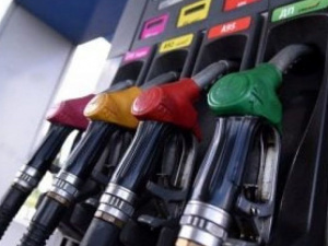 Цены на бензин в Украине подскочат: в Кабмине повысили предельную стоимость