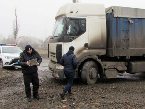 В Покровске произошло ДТП с участием джипа и грузовика