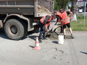 В Покровске стартовал ямочный ремонт дорог