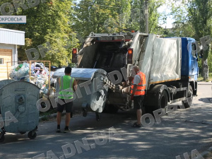 Важлива регулярність: покровські комунальники вивозять тисячі кубометрів сміття