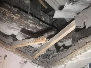 В Мирнограде крыша рухнула прямо в квартиру