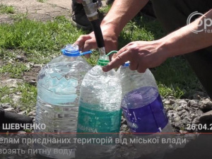 З місця подій. Жителям приєднаних територій Покровської громади розвозять питну воду від міської влади