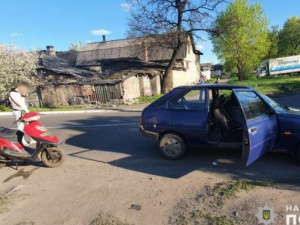 У Добропіллі скутер врізався у «Таврію»