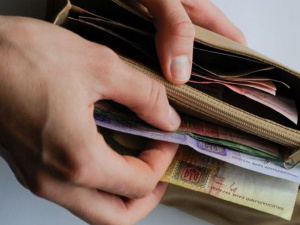 Миллионы трудоспособных украинцев не платят налоги или не показывают дохода