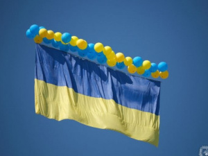 На окуповану частину Донеччини через небо доправили прапор України