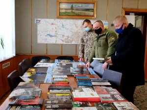 Бібліотека Покровсько-Ясинуватського ОМТЦК та СП поповнилась патріотичною літературою