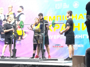 Спортсменка з Мирнограда успішно дебютувала на Чемпіонаті України з пауерліфтингу